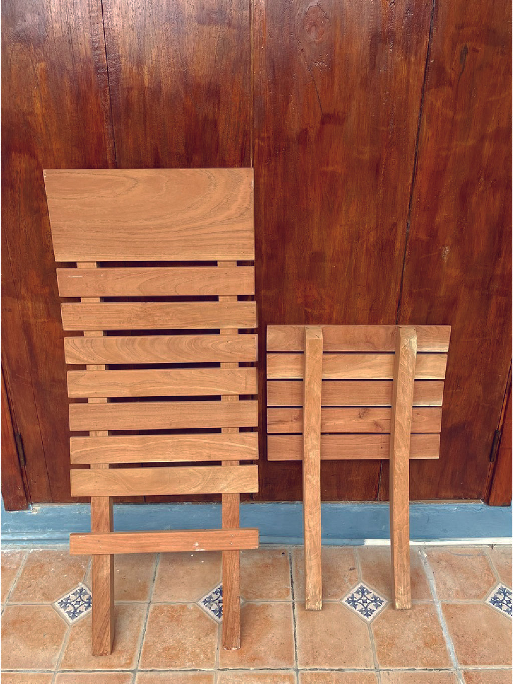 Poltrona plegable de madera en cedro rojo y rosado