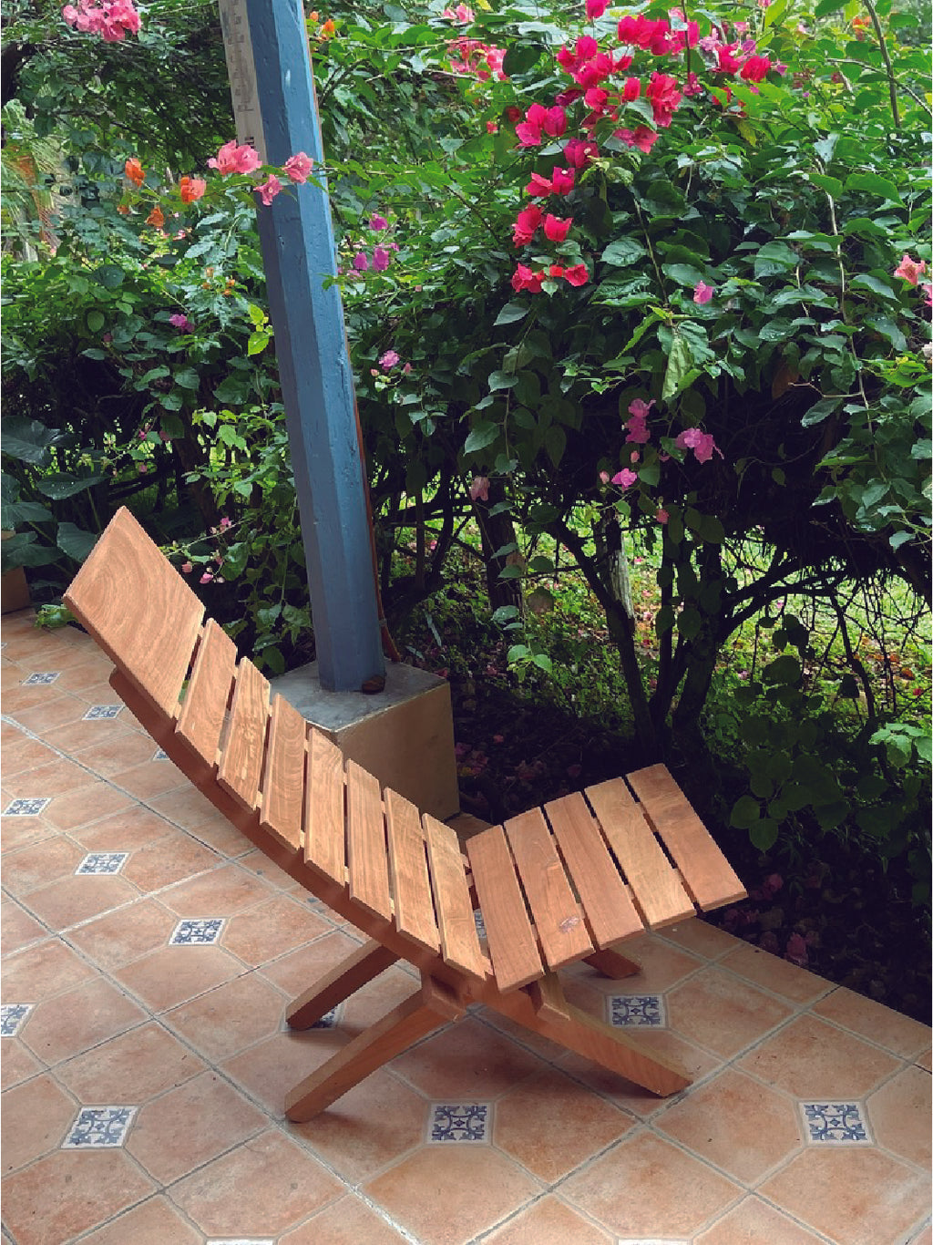 Poltrona plegable de madera en cedro rojo y rosado